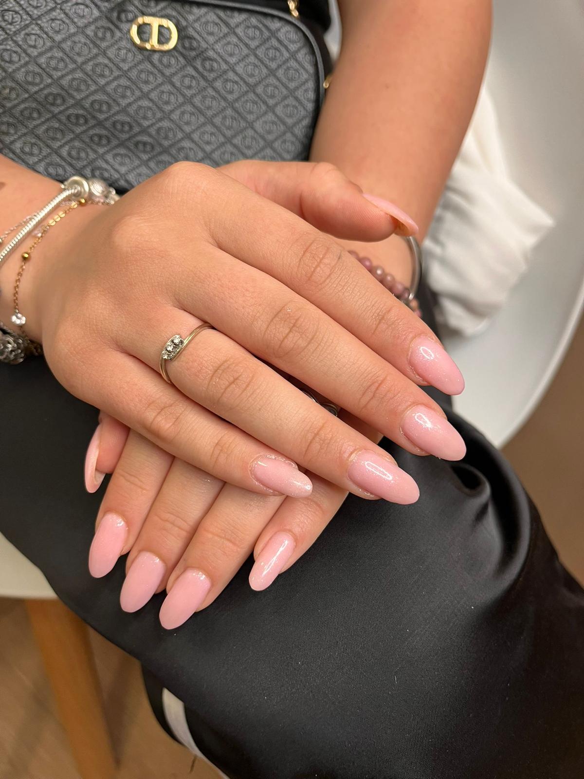 Manicure, Pedicure & Ricostruzione Unghie — Centro Estetico Turan Aradeo, foto 2